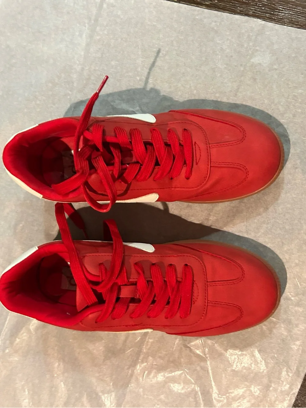 GENUINE DV BY DOLCE VITA FASHION SNEAKERS